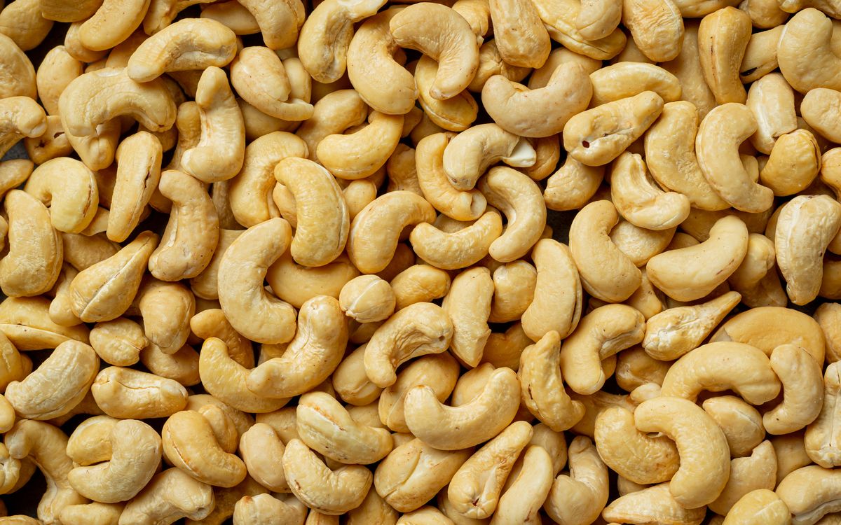 Whole cashew kernels